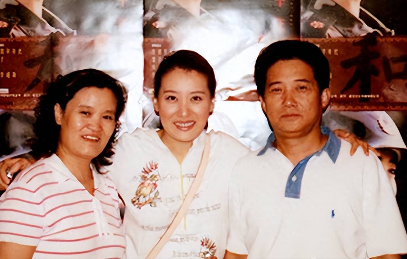 12次登上春晚,6次献唱奥运,嫁给院士邓中翰的谭晶怎样了?