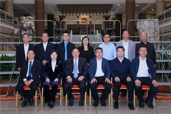 中宁县政府与西安通用航空科技集团举行会见座谈
