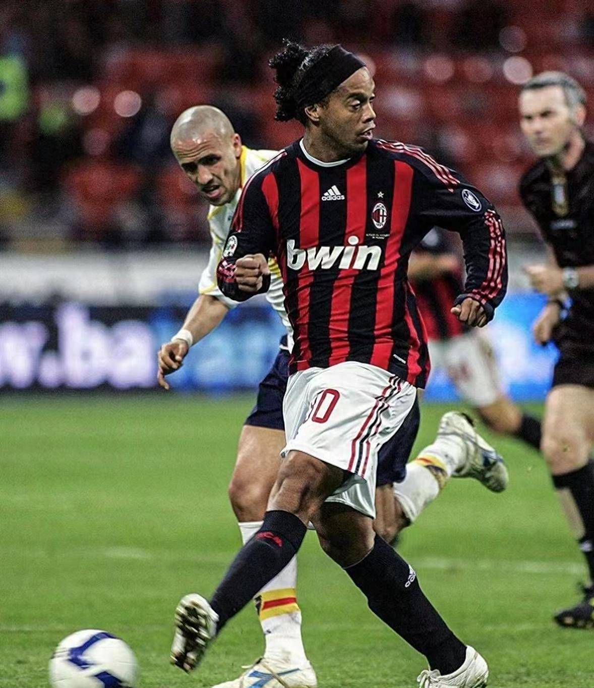 冠绝足坛的小罗:唯一无可替代的球感天才!_巴萨_训练_足球