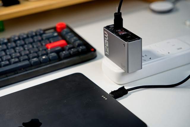 红魔氘锋四口氮化镓充电器测评:机甲风设计,单口百瓦多协议快充_手机