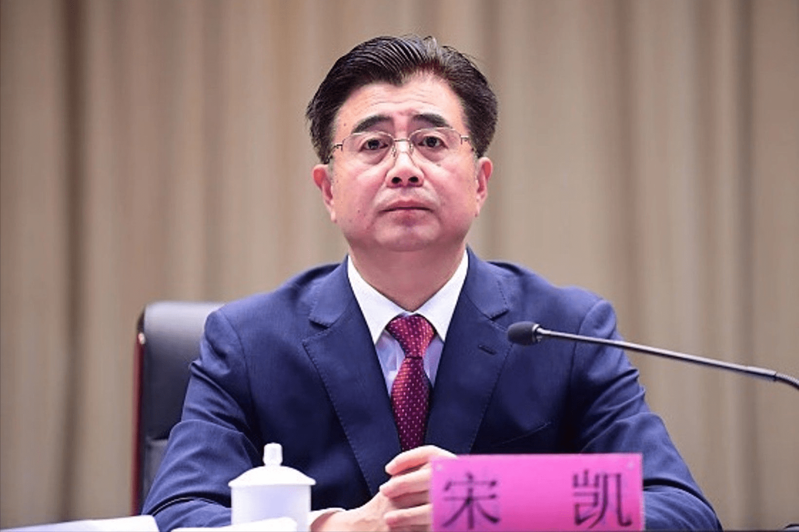 联赛的3个"稳",即"稳人员,稳思想,稳机制",直接是和宋凯唱上了"反调"