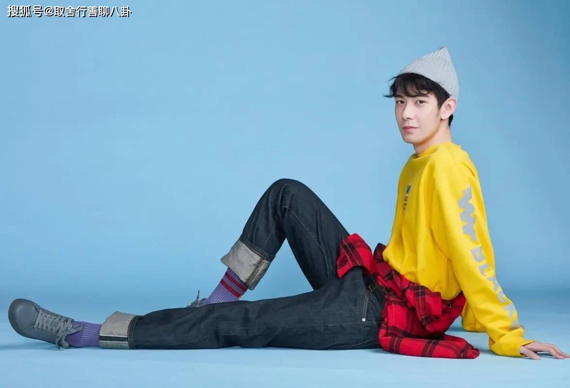 你的谎言也动听》剧照，陈星旭张予曦手牵手，眼神宠溺甜度爆表_搜狐网