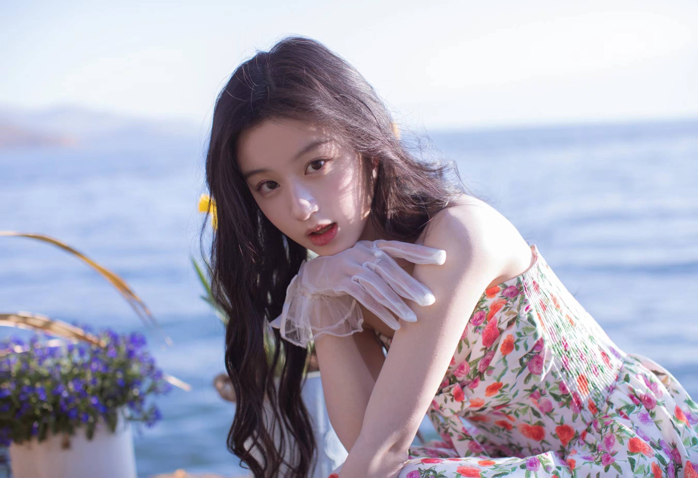 包上恩被批判"白幼瘦",长得太幼态像小孩而且太矮不适合做演员_外貌