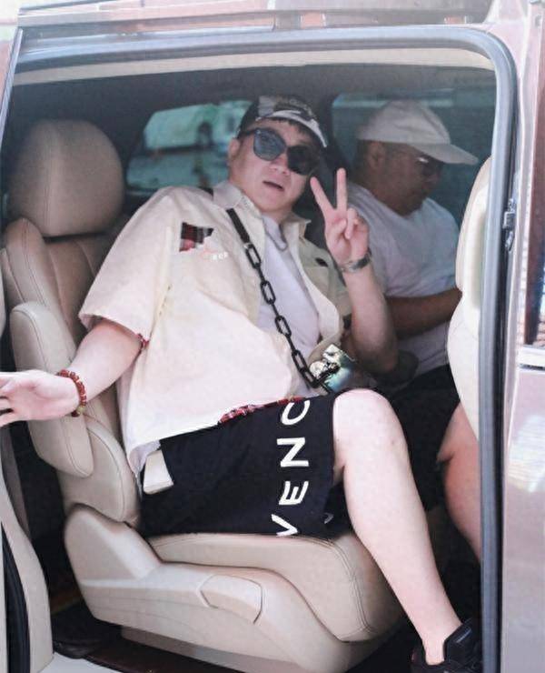 德云社张鹤伦凌晨发文,引网友热议,伦哥这是奔着摘字去的_表演_郭德纲