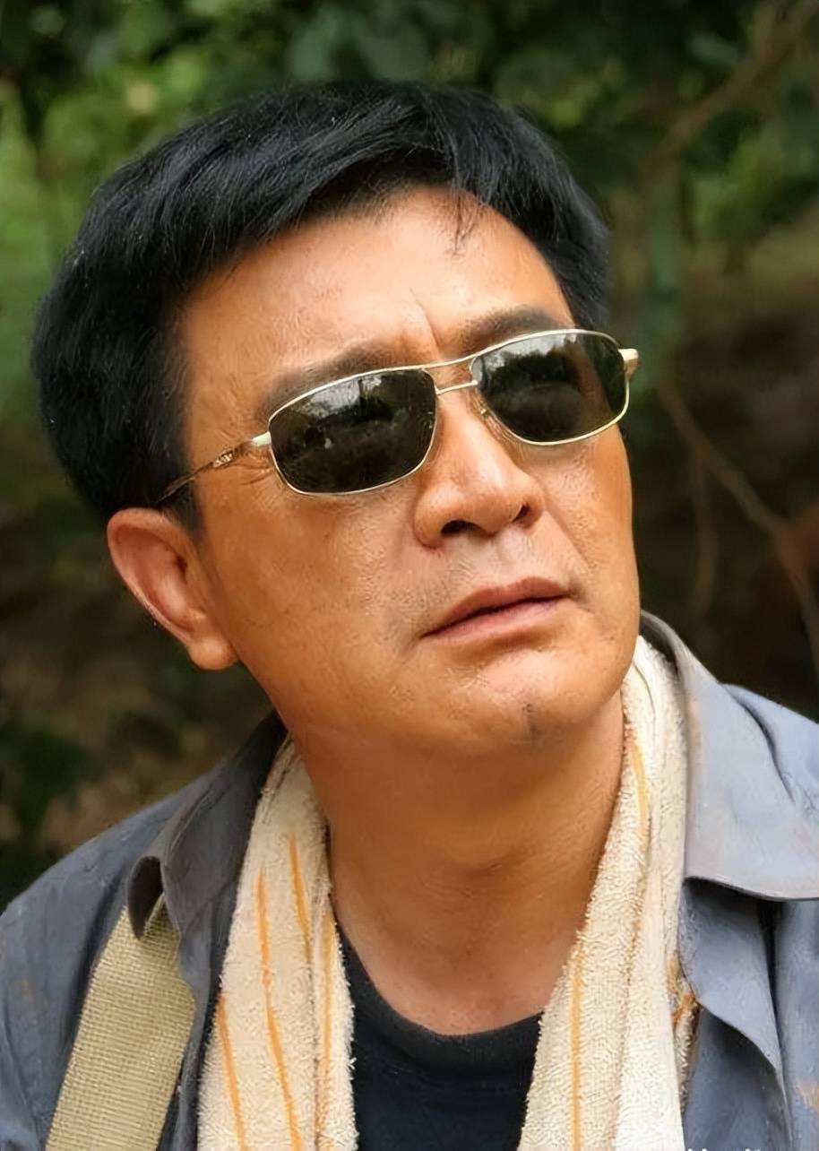 沧桑周里京:最红时有泪和痛,再婚后收获幸福_表演_傅春英_艺术