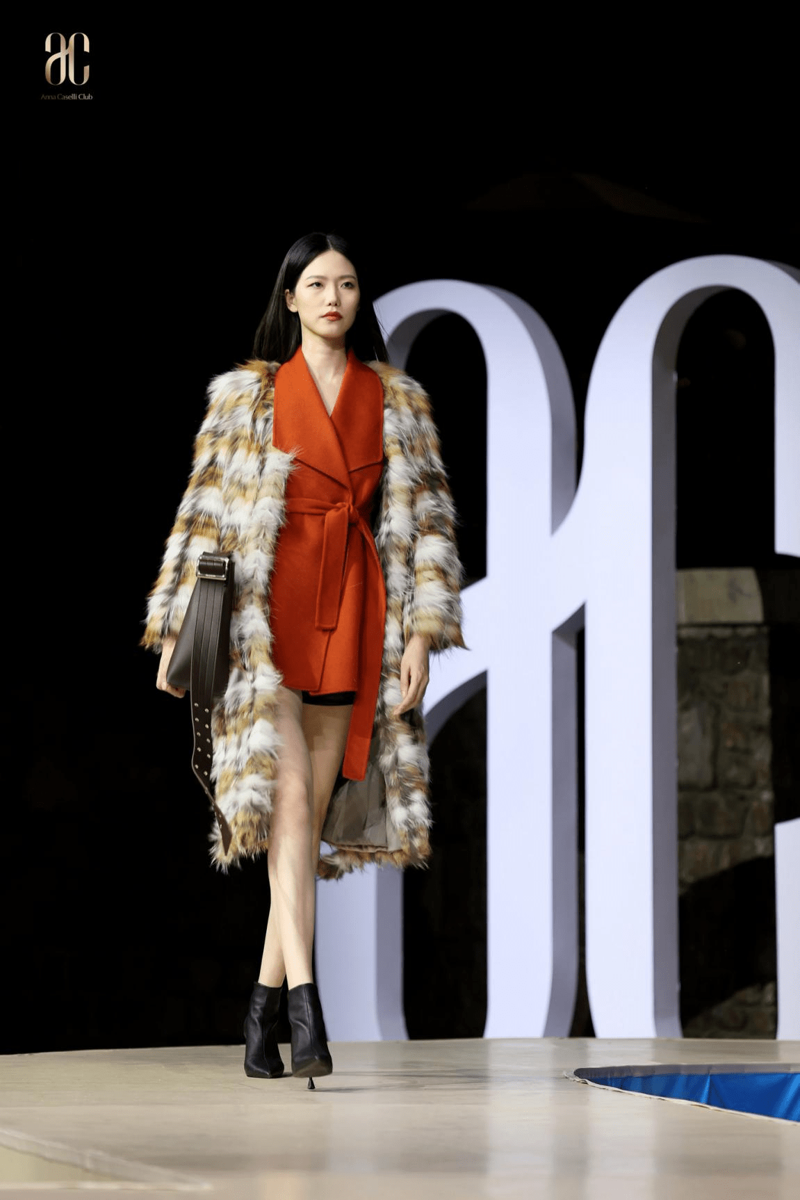 高端女装设计师品牌集合店annacaselli(安娜凯瑟莉)的同名自有品牌