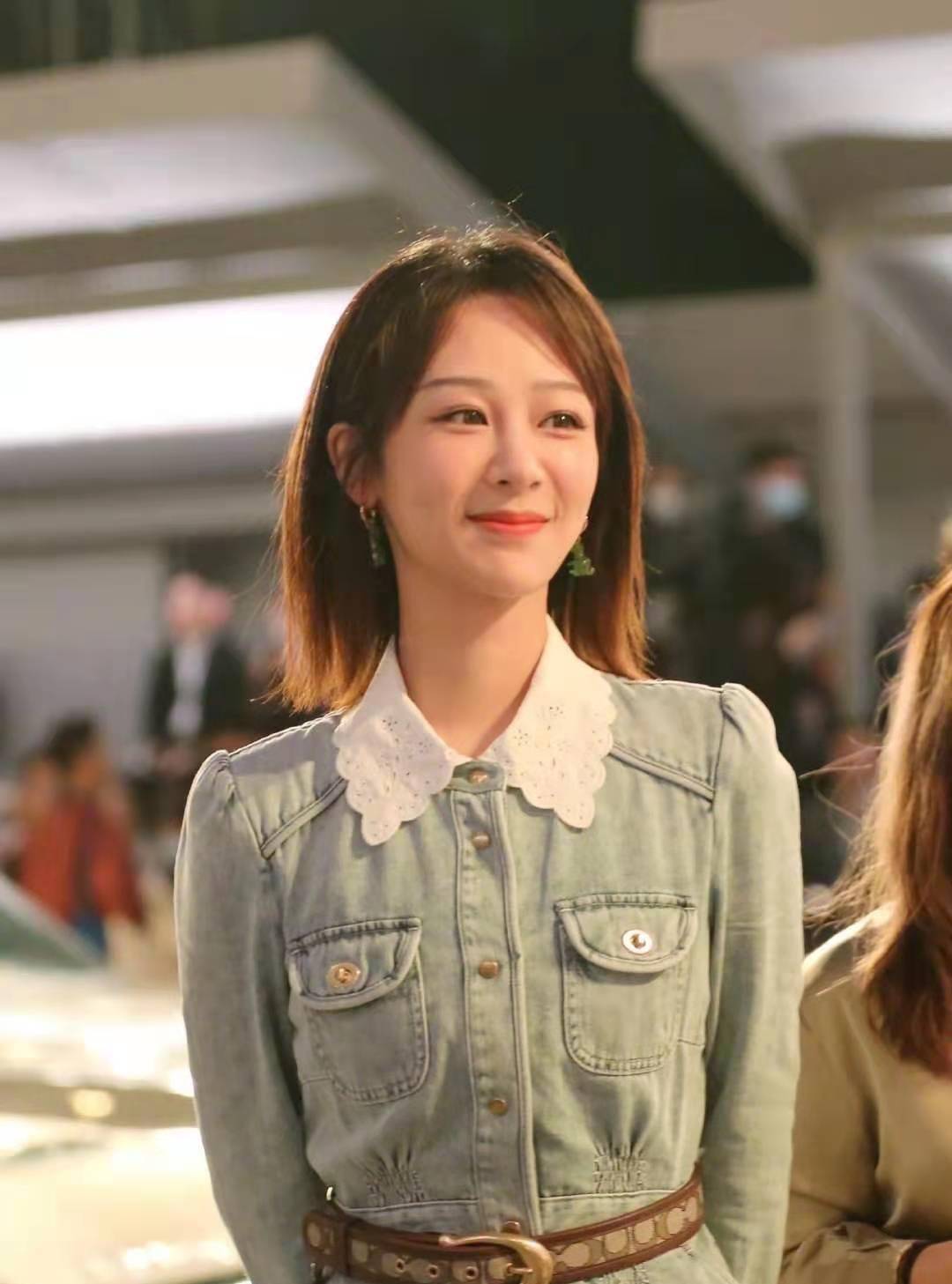 杨紫参加活动脸部未消肿,生图再次撞脸杜华,真的不是亲姐妹?