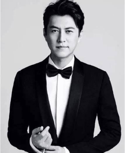 靳东说出道时没王宝强帅,本以为是玩笑话,看到旧照后:打扰了_时候