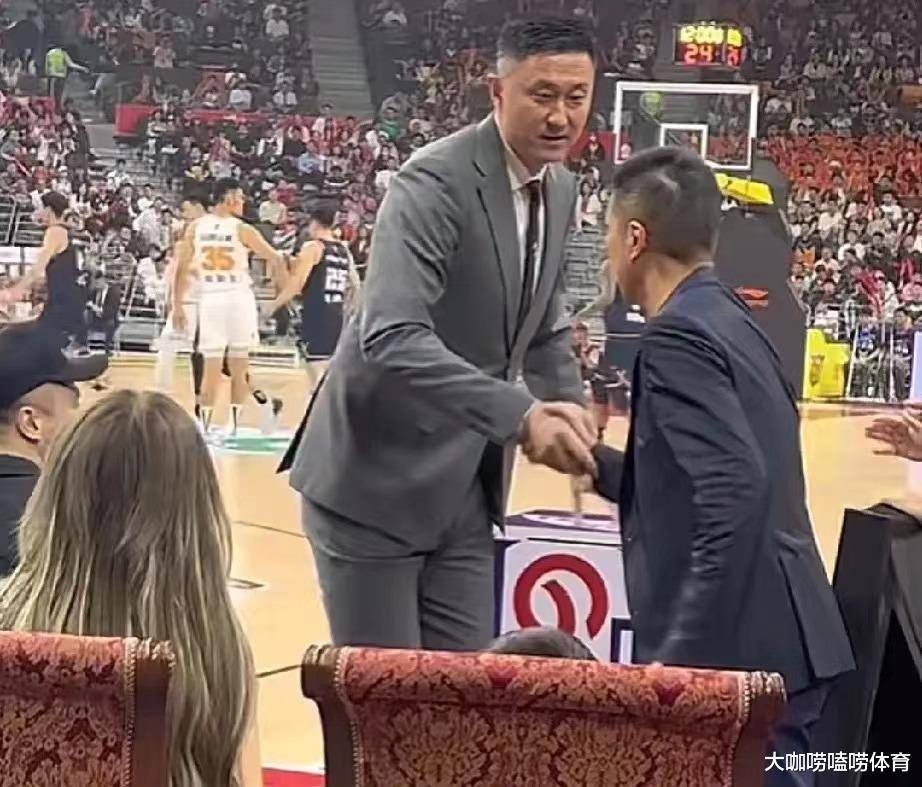 宏远老板娘久违现身!