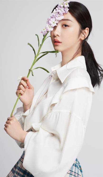 保时捷恐怕也只有"京圈公主"赵小棠了能够与400亿千金虞书欣相媲美的