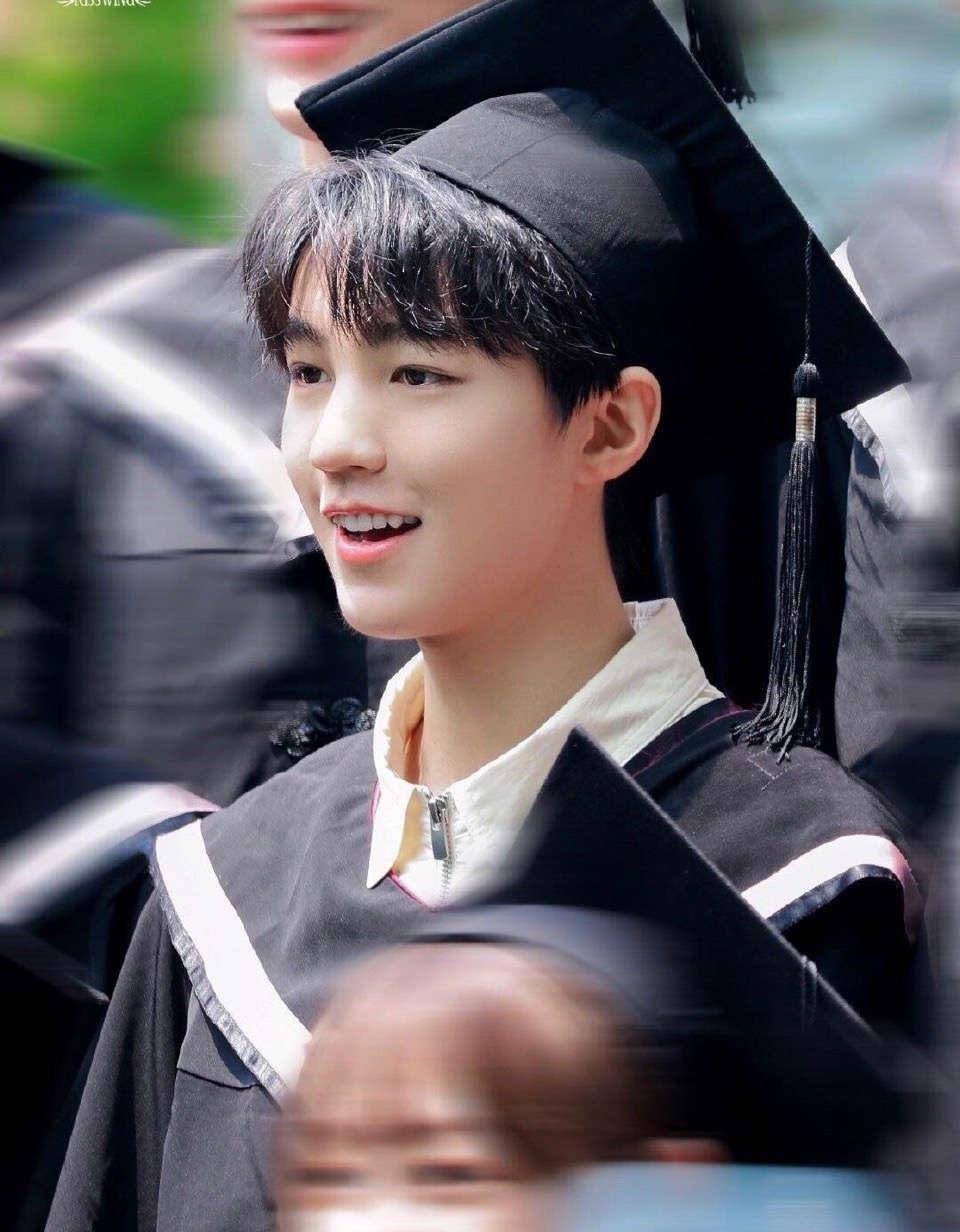 王俊凯转型综艺咖?影视作品囤货一箩筐,迟迟不上映_网友_毕业_少年