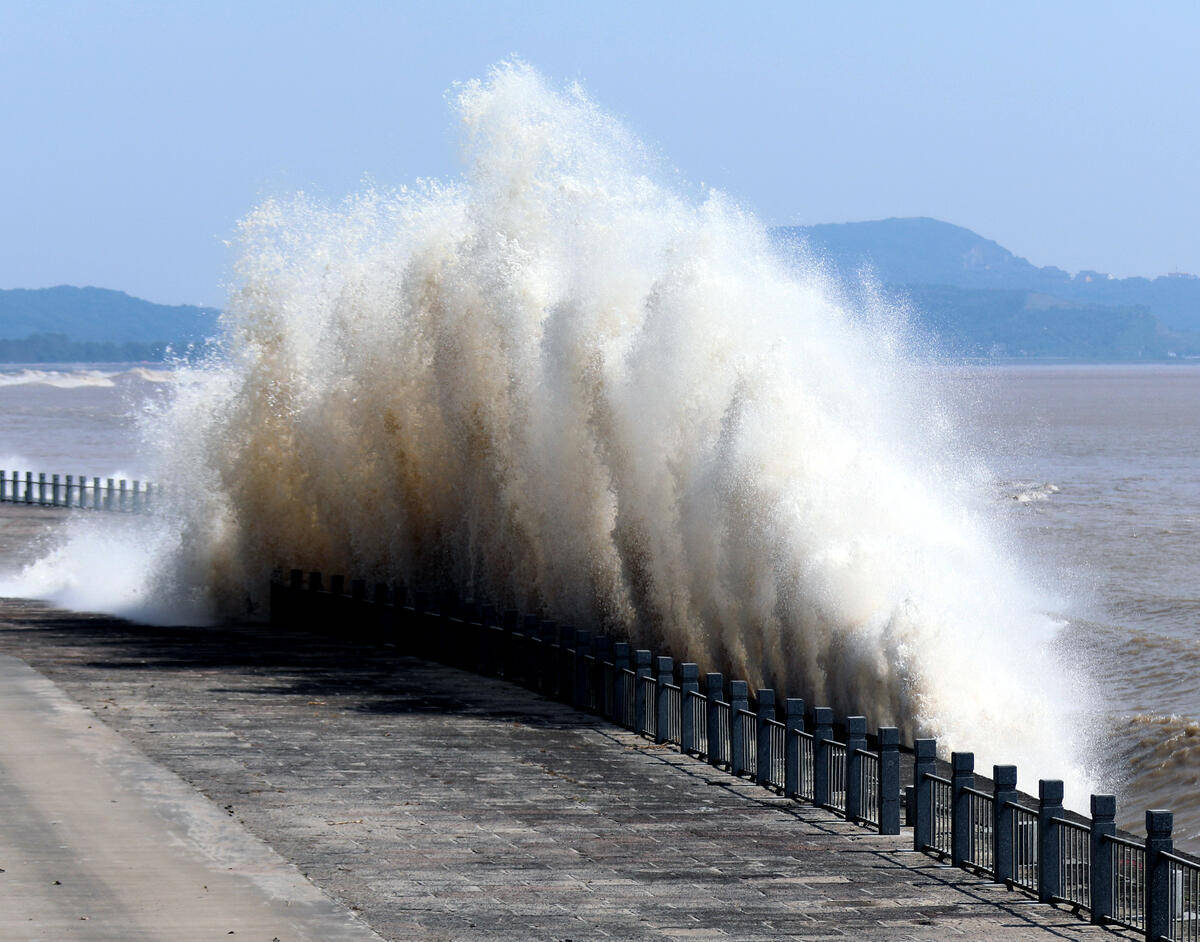 钱塘江潮被誉为"天下第一潮",是世界一大自然奇观_浙江_新安江_杭州
