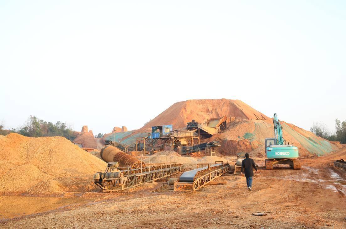 一些大型沙场拥有先进的挖掘设备和技术,能够实现大规模的挖掘和筛选.