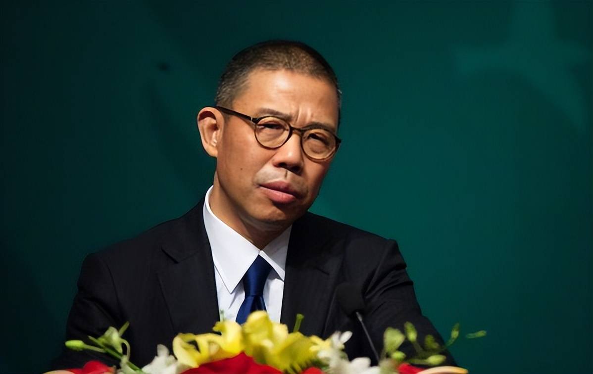 都是去搞矿泉水,钟睒睒三次成为中国首富,许家印如今却被捉了_恒大