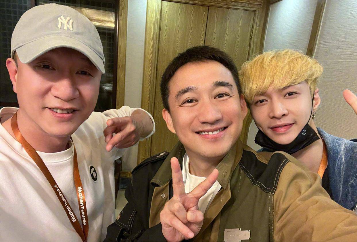 黄渤黄磊合影惊艳全网!老全新节目即将来袭_王迅_张艺兴_乌镇