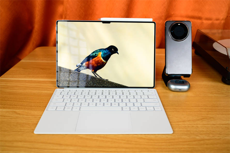 完全可媲美操作pc的办公效率,它同时支持两个悬浮窗显示,基于pc应用