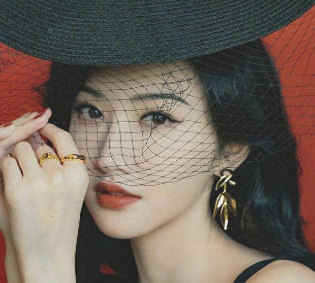 景甜穿深v服魅力十足,皮肤白到发亮,复古造型十分迷人_美女_作品_诱惑