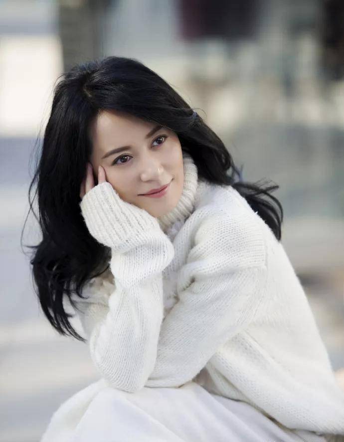 曾是娱乐圈的惊鸿仙子,时尚不输高圆圆,如今49岁仍如女神一般_俞飞鸿