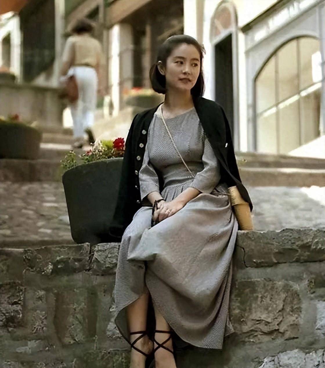 穿衣服,古力娜扎张天爱都被说,连林青霞也被吐槽了_穿着_周冬雨_身材