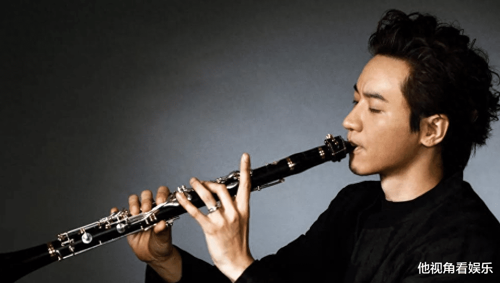 王弢_音乐界_的足球