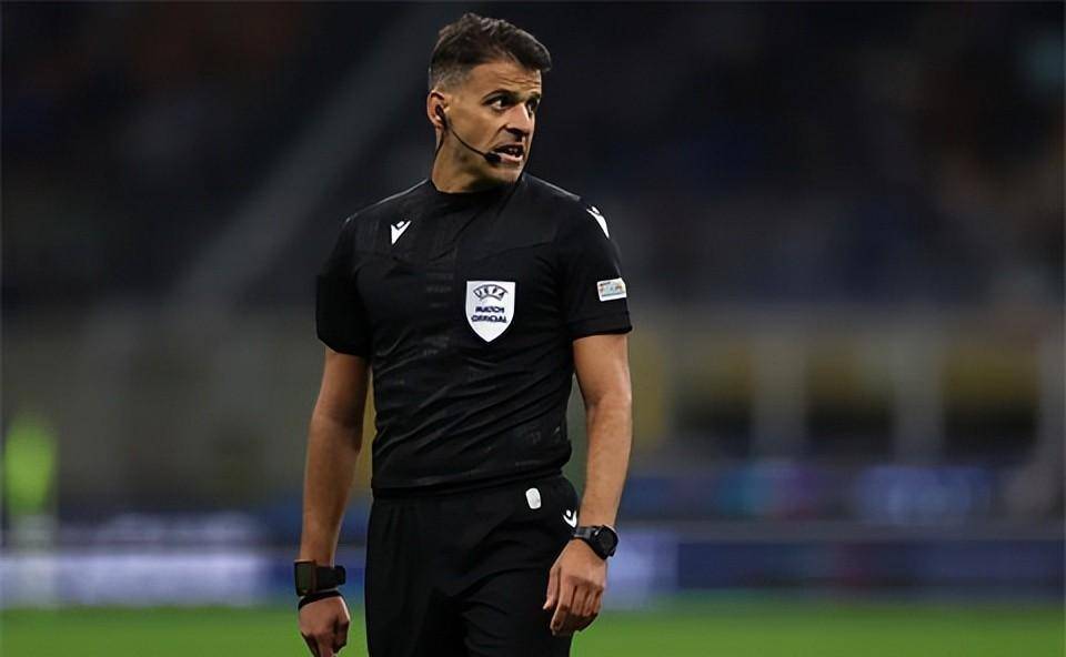 当曼萨诺执法皇马比赛,皇马仅吃到1张红牌并获得14个点球.