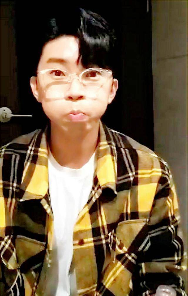 虽然都说贴脸照片容易留下屈辱的照片,但是林英雄在