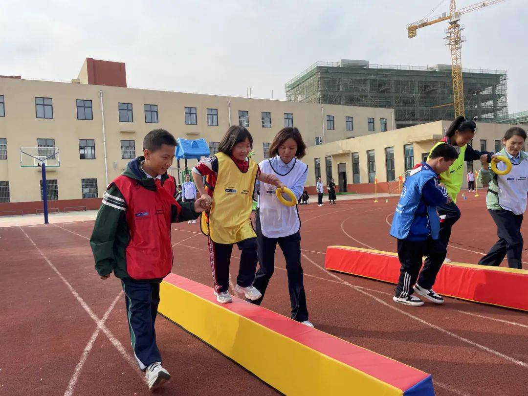 教育局局长雷建庄,党委副书记王化新,富平县残