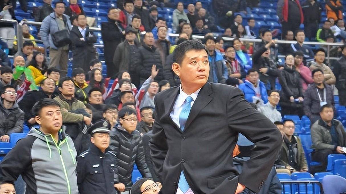 cba三消息:山东教练暗示下课,巩晓彬拒绝出山,丁彦雨航三分钟_球迷