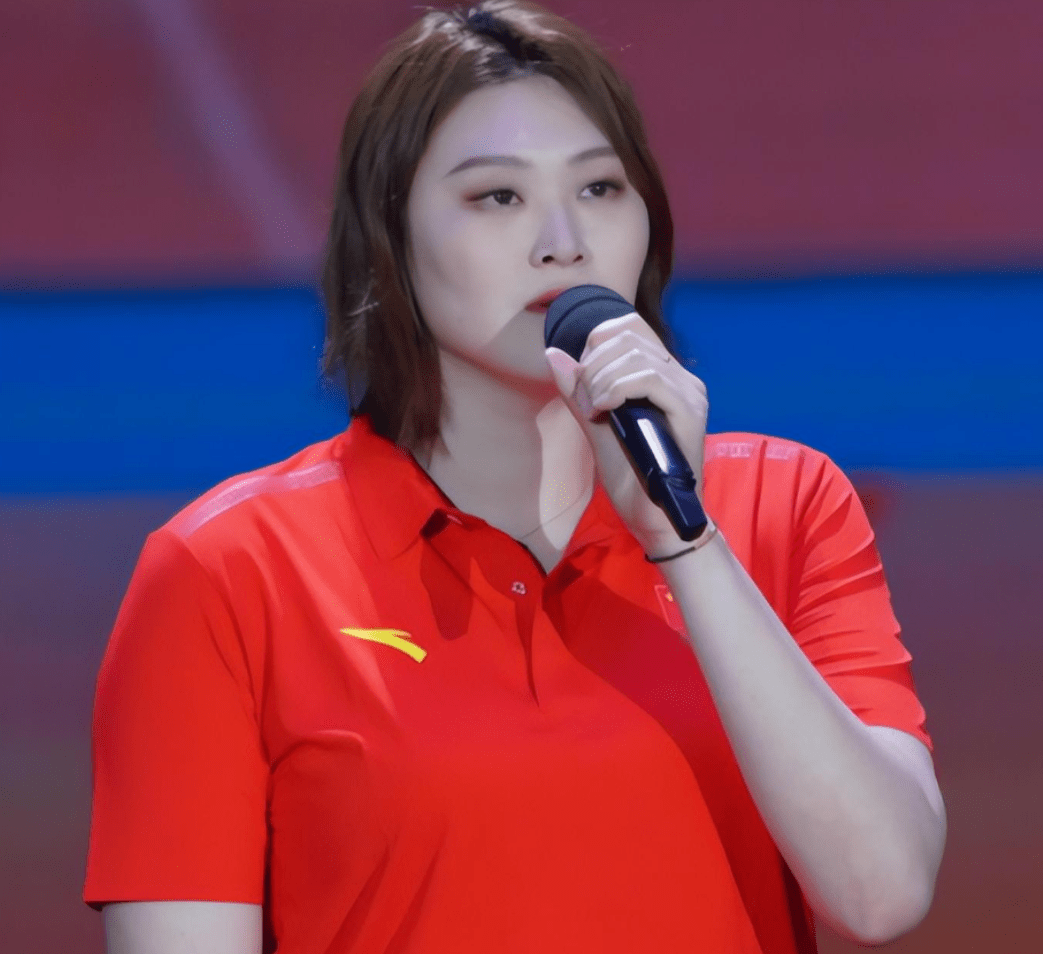女排名将王一梅:巅峰时暴打日本,后遭郎平弃用,如今35岁怎样了_游泳