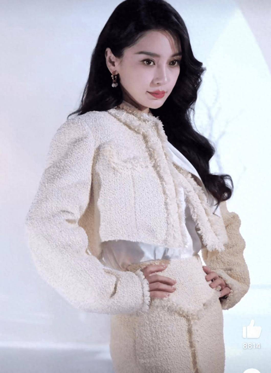 此后不久,红蜻蜓品牌也发布了杨颖最新的广告素材.