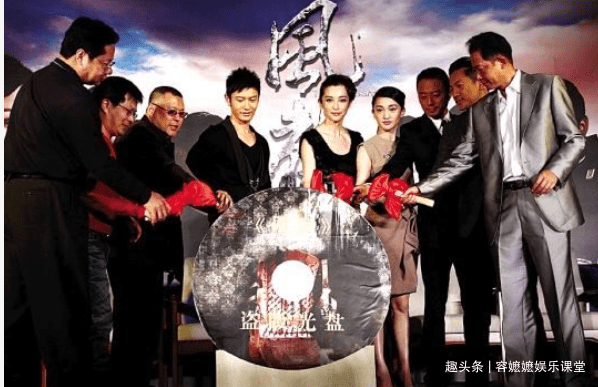 为她举荐了华谊兄弟的老总"王中磊",这样的黄晓明甚至还为黄晓明送上