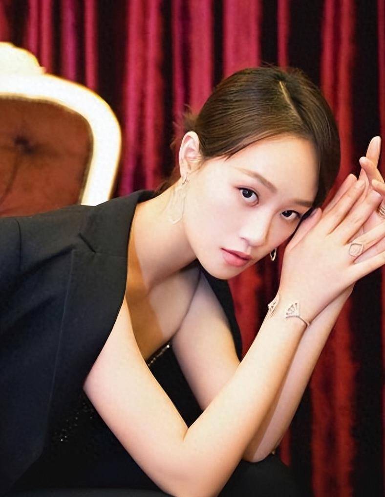 "招黑名媛"蓝盈莹:逼哭吴昕碾压章子怡,亿万家产不输王思聪_母亲_演技