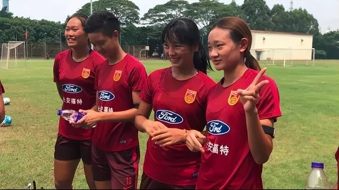 正当,球迷觉得杨倩即将跟张琳艳一样进入中国女足时,她却遭遇了职业