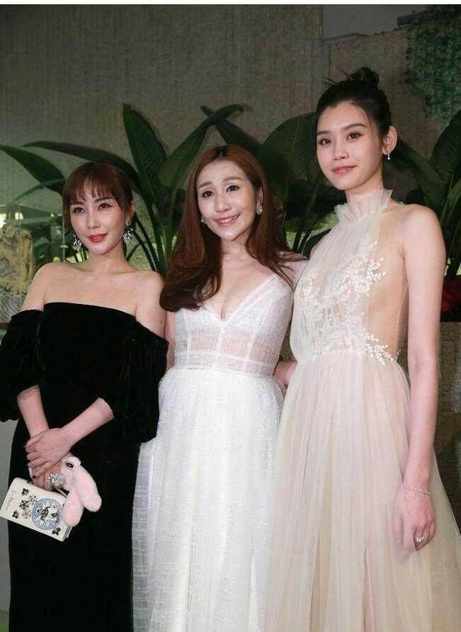 两人携家人同游,有望加入赌王家庭?_梁安琪_姐姐_节目