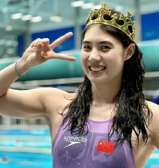 张宇菲的爱情与1米75的霍启山无关,14岁遇见男神,至今难忘.