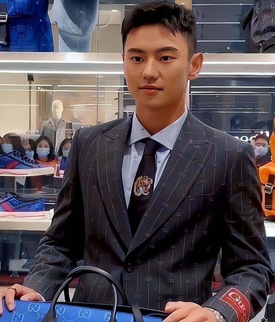 宁泽涛:他曾经是世界冠军,却巅峰退队,如今他过得怎么样?