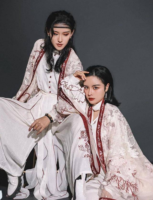 精致刺绣与现代设计的结合,优雅又洋气_女生_下装_风格