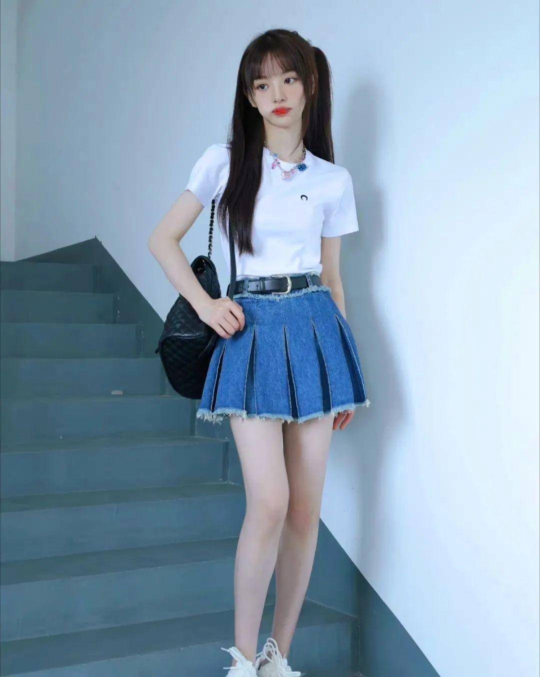 田曦薇身材魁伟,她穿出少女风,窈窕姣好身材让人羡慕_时尚_曲线_穿着