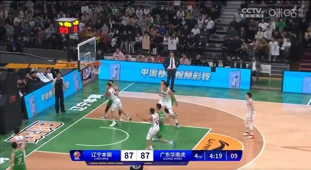 上头有人!名记质疑张镇麟假摔:讲真 这球吹张镇麟沃特斯都违体好点-张镇麟视频