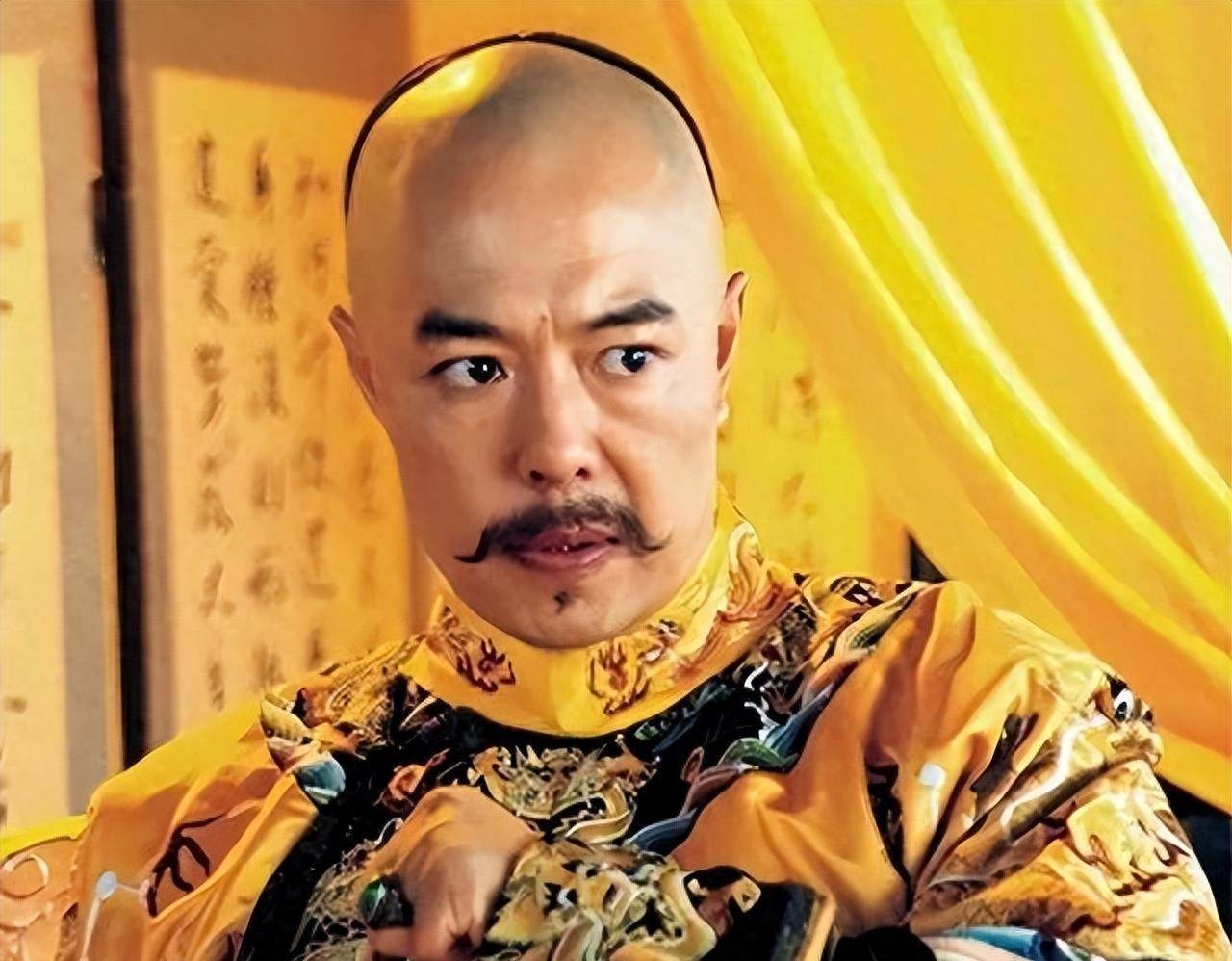 从火遍全国的"皇阿玛"到"被人厌恶",张铁林经历了什么?