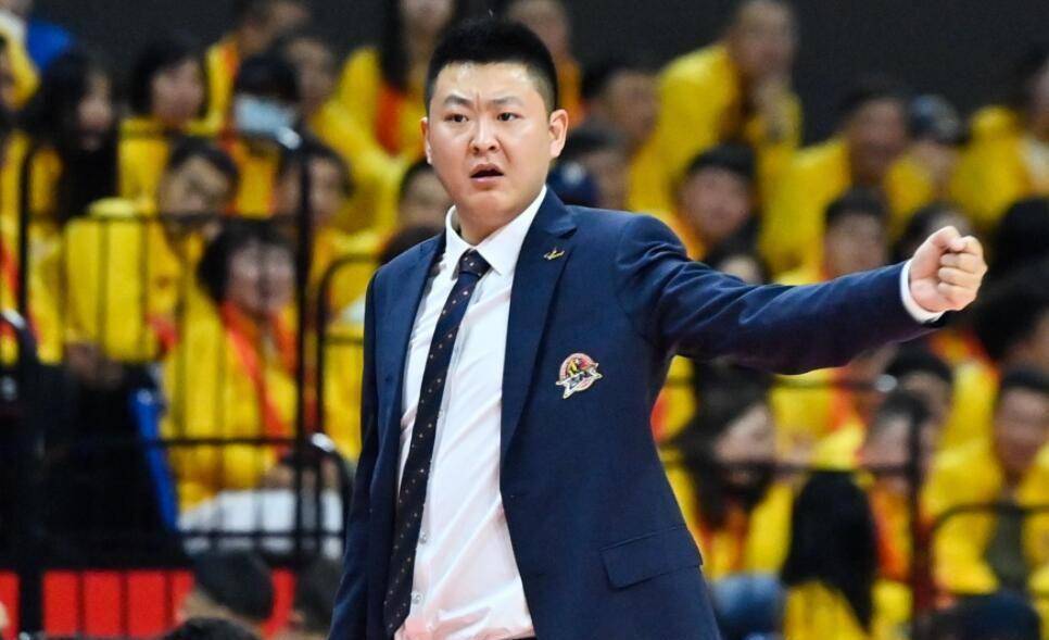 终于明白为什么广东男篮险胜吉林,看完分析,豁然开朗_内线_张浩嘉