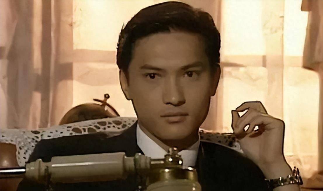 陈锦鸿因为出演《新上海滩》许文强走红,随后凭借《创世纪》的徐文彪