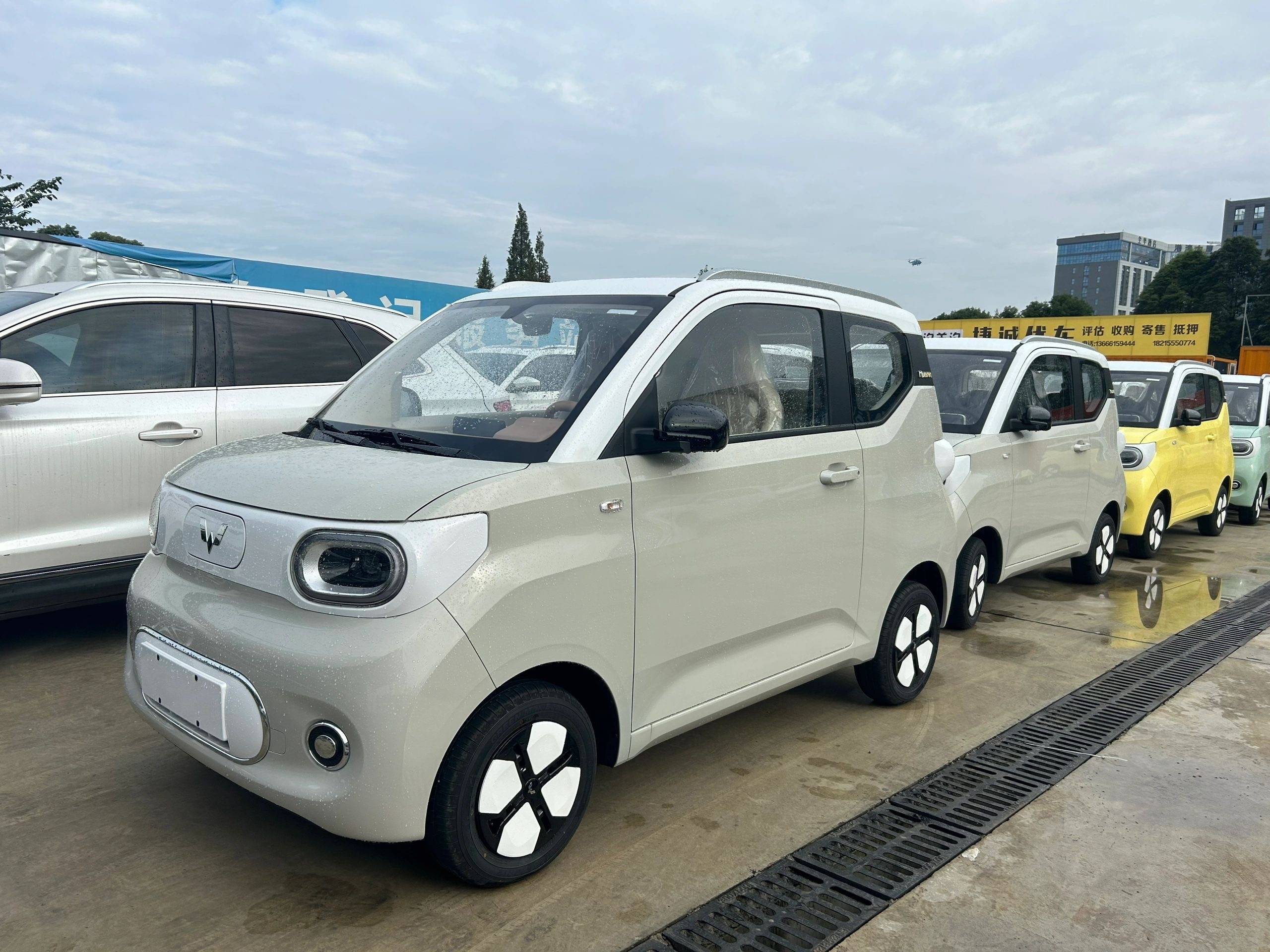 新宏光miniev实车到店,增中控屏,续航215km 快充_搜狐汽车_搜狐网