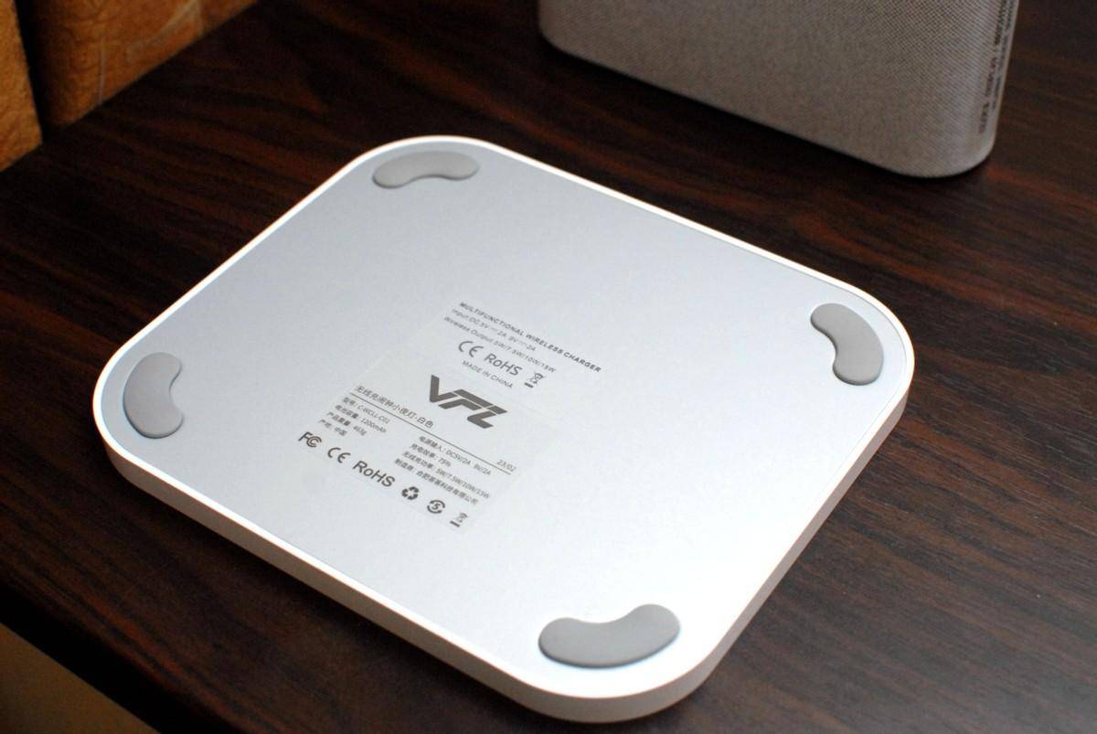 礼物分享：VFZ无线充电台灯，闹钟+时钟+无线充，好看好用又实用