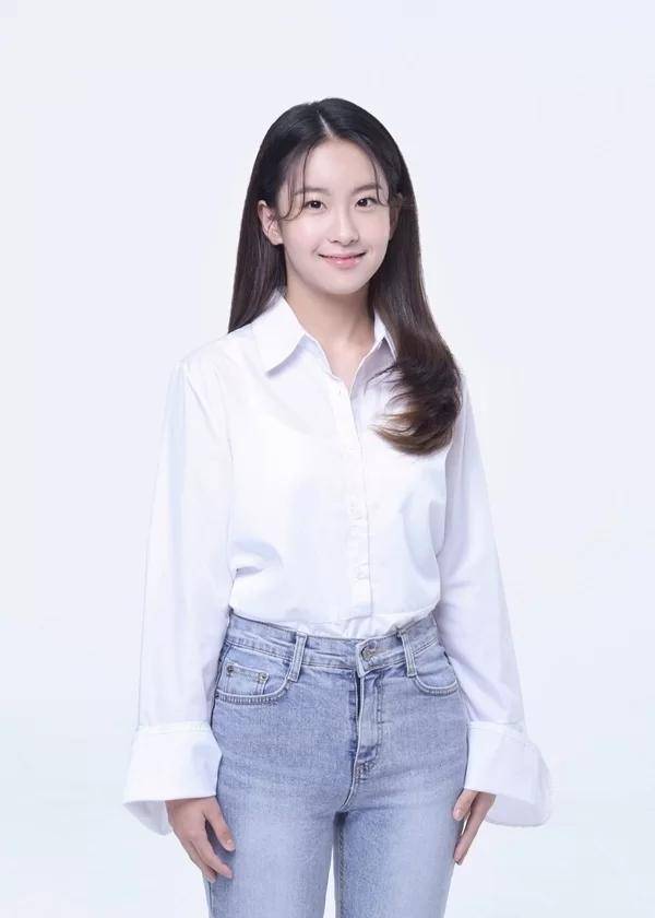 韩国14岁"trot女歌手",被60多岁网友持续骚扰,无奈提交起诉