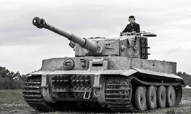 二战德国陆军最成功的五款武器,mg42射速快,88毫米高射炮威力大_坦克