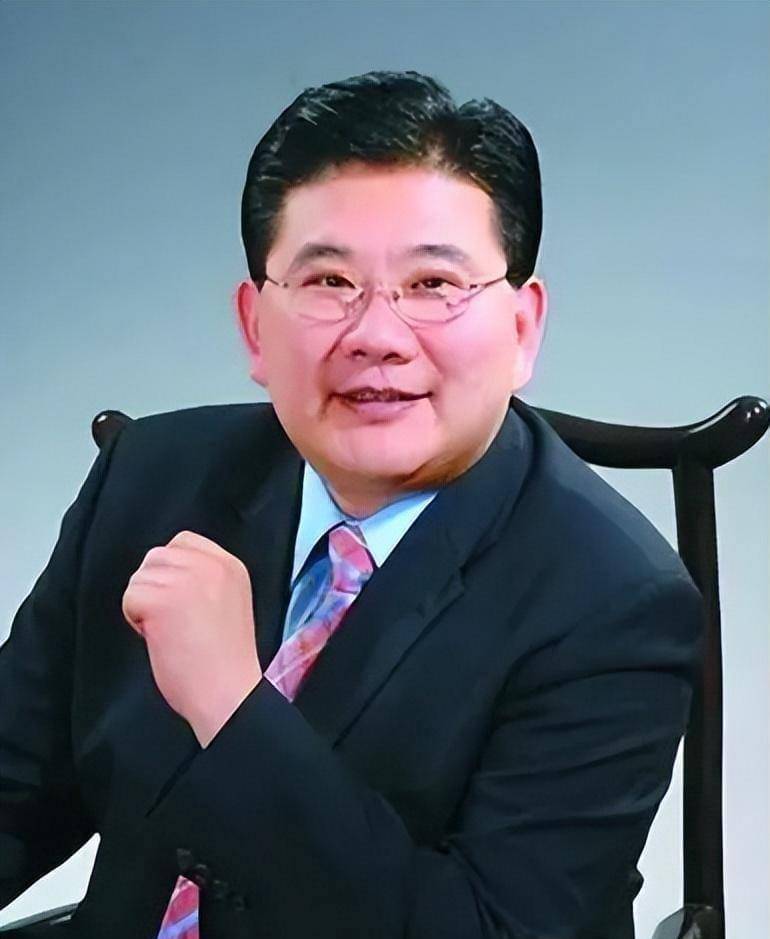 "上海第一主持人",为你揭秘曹可凡的双面人生_节目_形象_于涛