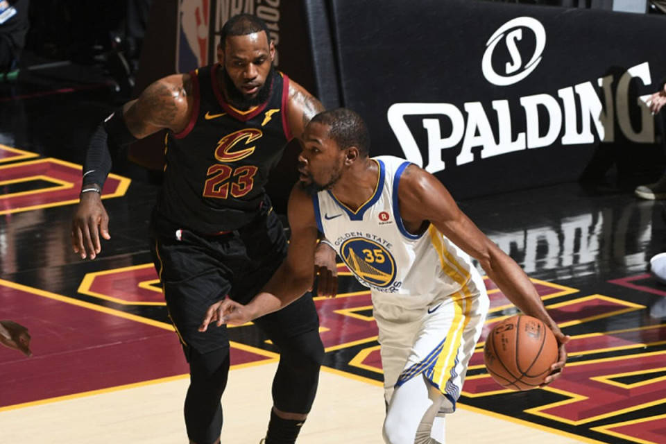 离开勇士四年后,杜兰特向全联盟摊牌,勇士该退役我的球衣_太阳_雷霆