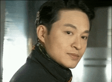 他的颜值巅峰应该是跟周海媚陈红主演的那部《今生今世》,不像在琼瑶