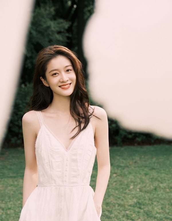 杨超越没演技,张雪迎没资源,沈月被赵露思虞书欣超车_图片_微博_来源